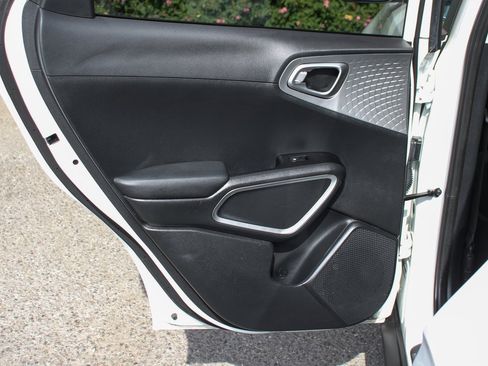 Used 2023 Kia Soul S image 30