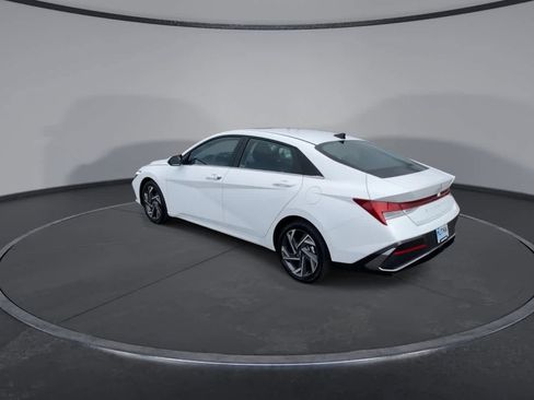 Used 2025 Hyundai Elantra SEL FWD image 6