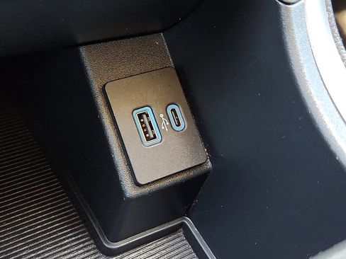 Used 2024 Ford Edge SE w/ Black Appearance Package image 18