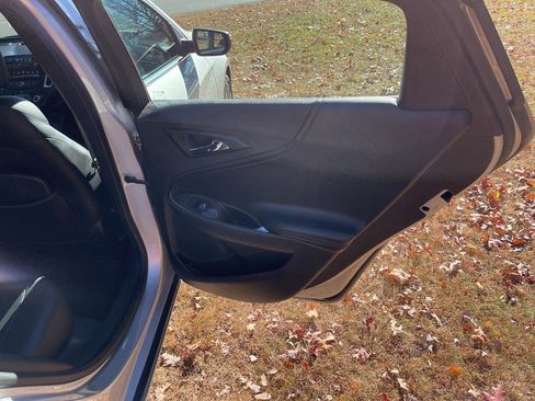 Used 2017 Chevrolet Malibu Premier w/ Premier Sun and Wheel Package image 17