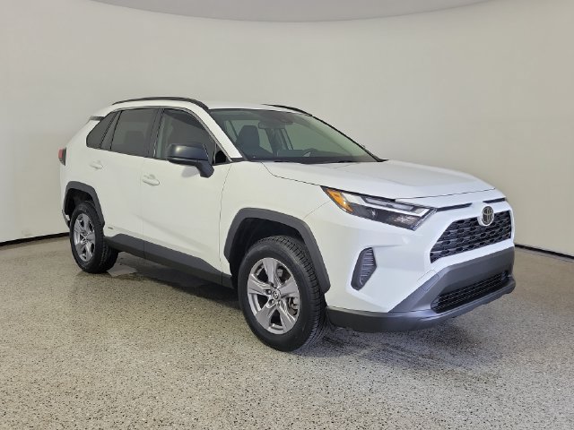 Used 2025 Toyota RAV4 LE AWD/4WD image 4