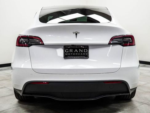 Used 2024 Tesla Model Y Long Range RWD image 9
