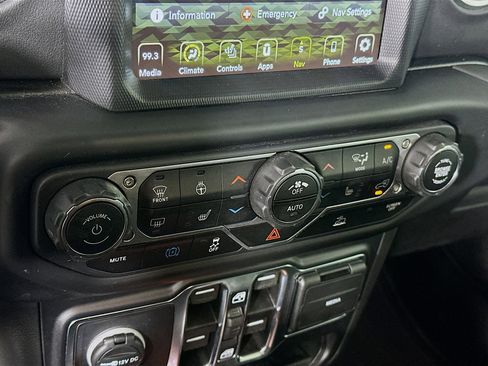 Used 2022 Jeep Wrangler Unlimited Sahara w/ Cold Weather Group AWD/4WD image 23