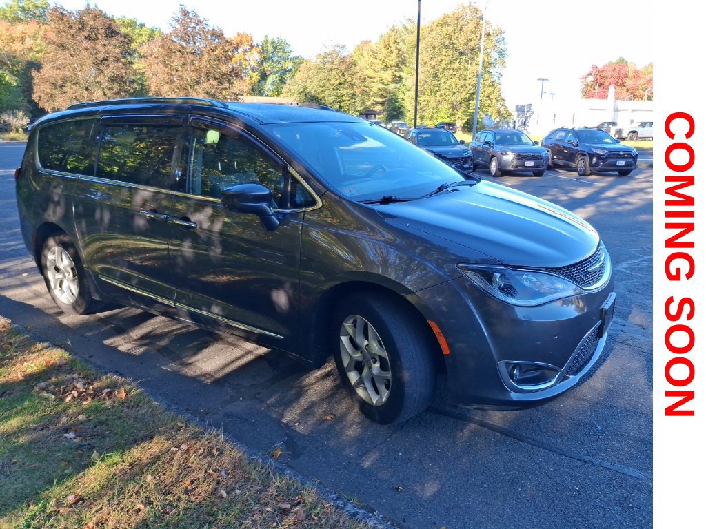 Used 2020 Chrysler Pacifica Touring-L FWD image 4