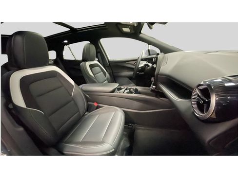 Used 2024 Chevrolet Blazer EV LT AWD/4WD image 17