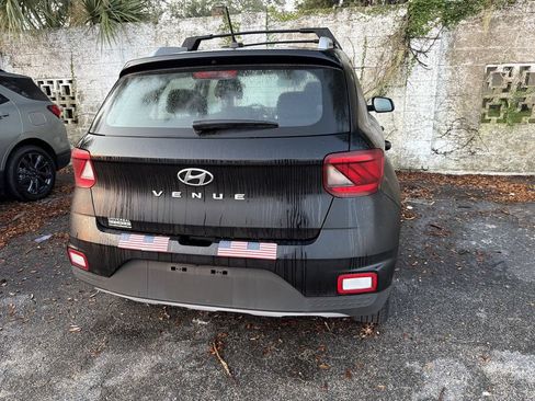 Used 2024 Hyundai Venue SEL FWD image 8