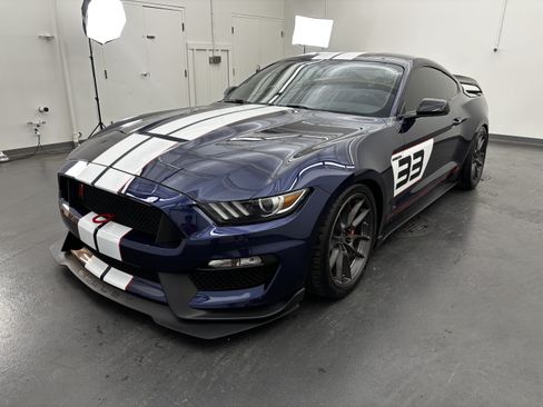 Used 2020 Ford Mustang Shelby GT350R w/ GT350R Equipment Group 920A RWD image 4