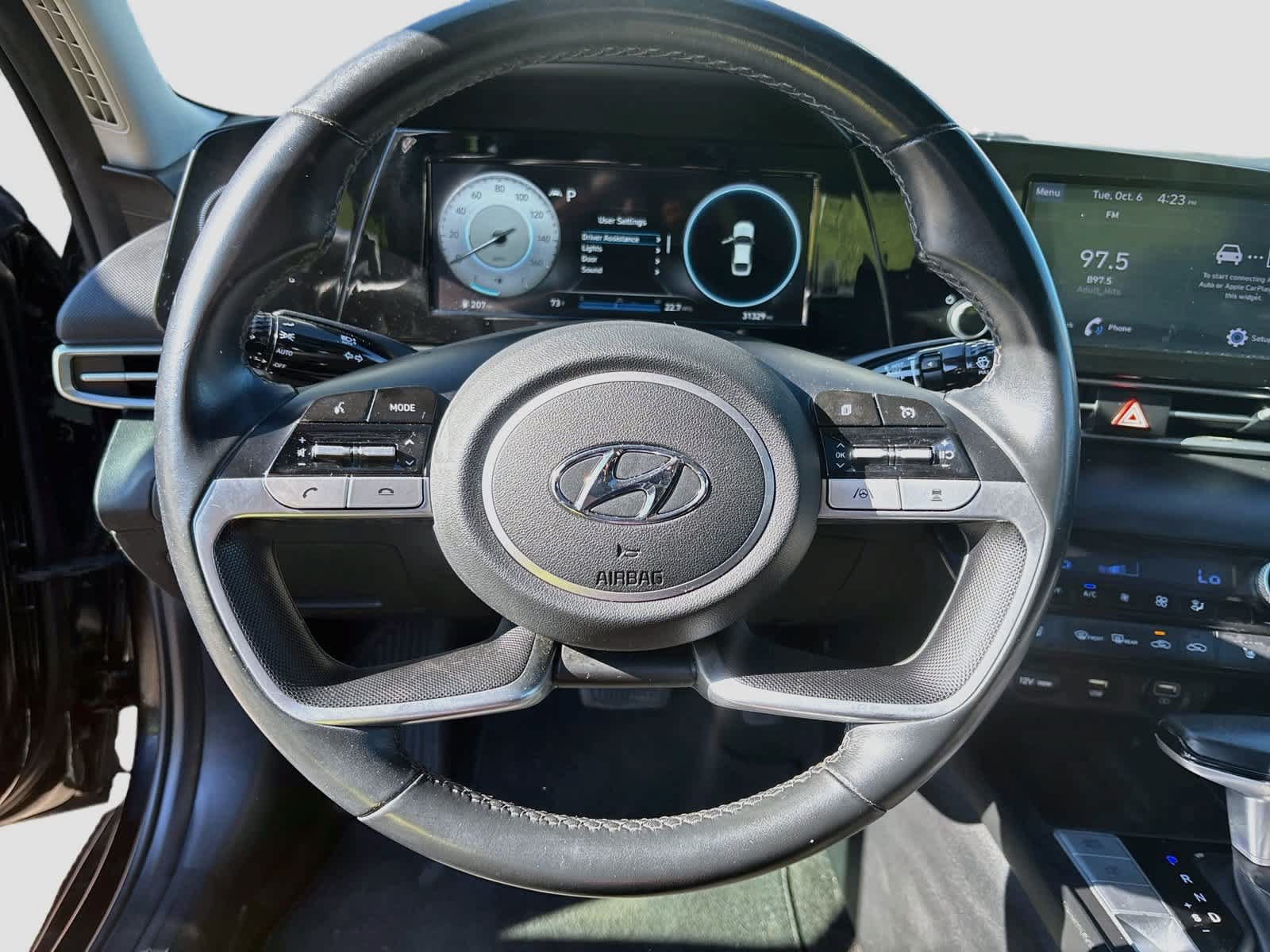 Used 2022 Hyundai Elantra SEL w/ Convenience + Premium Package FWD image 11