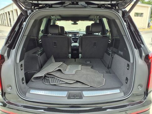 Used 2025 Cadillac XT6 Premium Luxury FWD image 16