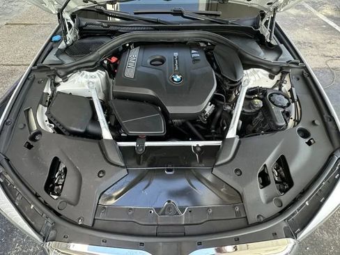 Used 2019 BMW 530i xDrive w/ M Sport Package image 15