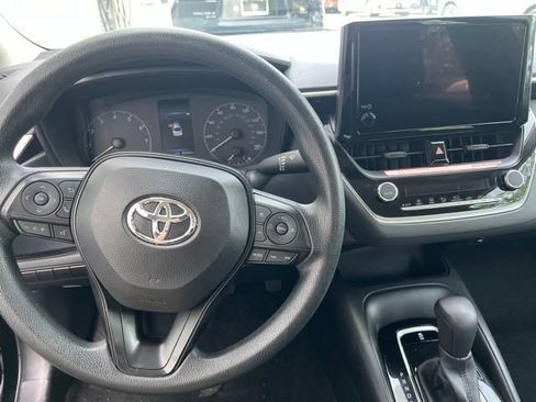 Used 2025 Toyota Corolla LE FWD image 4