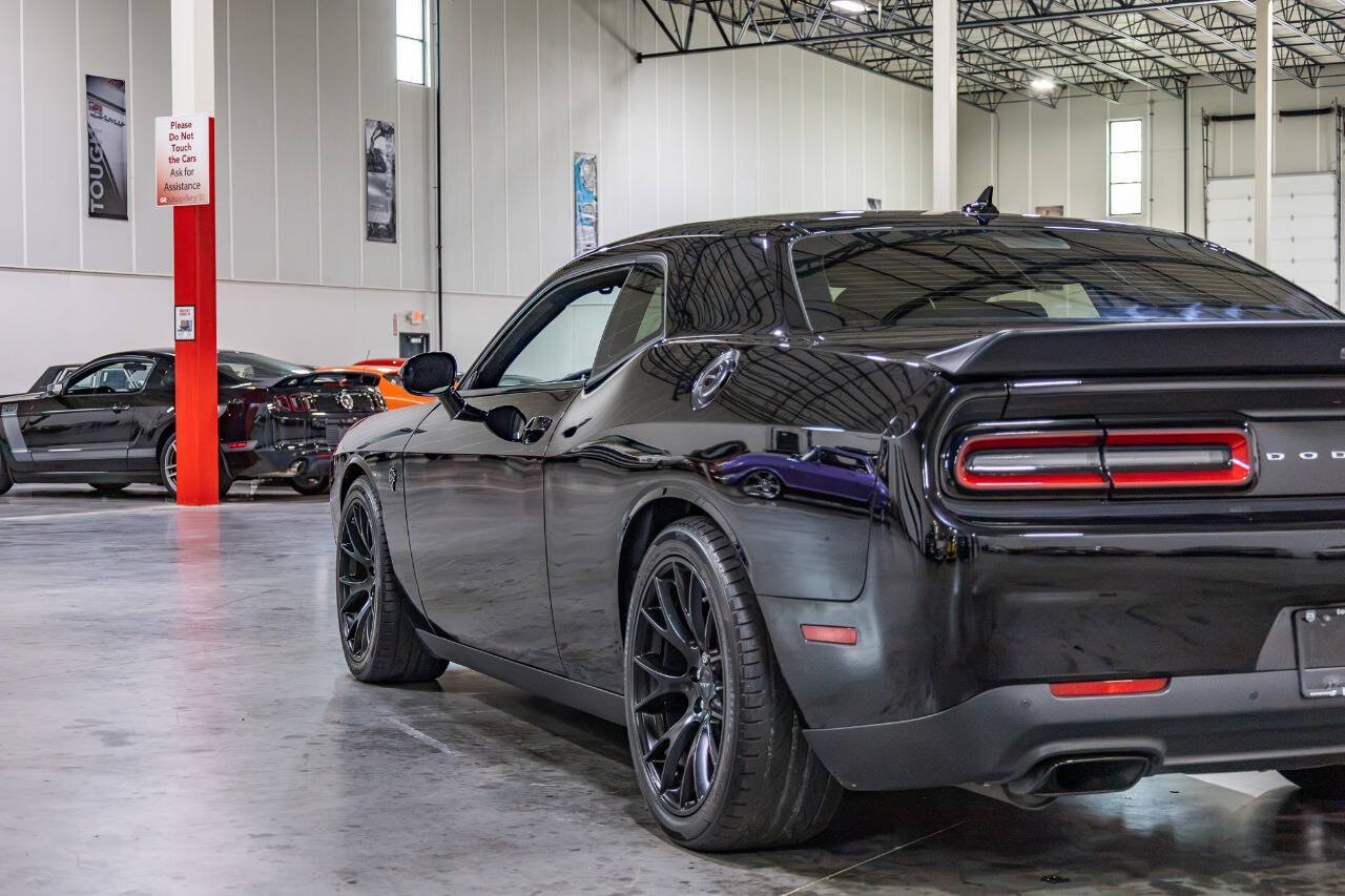 Used 2016 Dodge Challenger SRT Hellcat RWD image 30