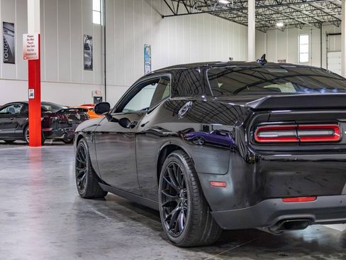 Used 2016 Dodge Challenger SRT Hellcat RWD image 30