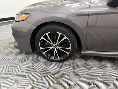 Used 2018 Toyota Camry SE FWD image 12