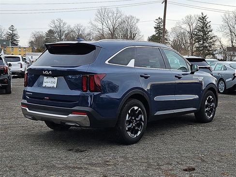 Certified 2025 Kia Sorento S w/ Panoramic Sunroof Package image 7