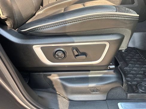 Used 2019 RAM 1500 Laramie w/ Sport Appearance Package AWD/4WD image 30
