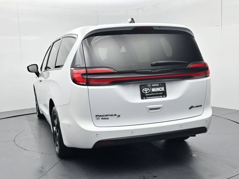 Used 2024 Chrysler Pacifica Limited FWD image 6