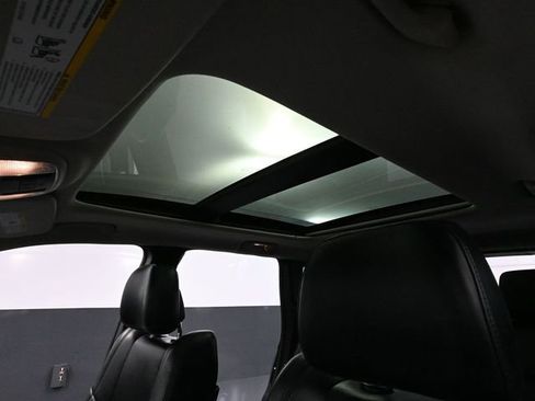 Used 2011 Jeep Grand Cherokee Limited image 22