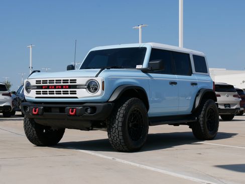 Used 2025 Ford Bronco Heritage Edition AWD/4WD image 3