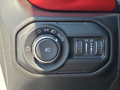 Used 2022 Jeep Wrangler Unlimited Rubicon w/ LED Lighting Group AWD/4WD image 24
