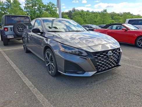 Used 2024 Nissan Altima 2.5 SR FWD image 6