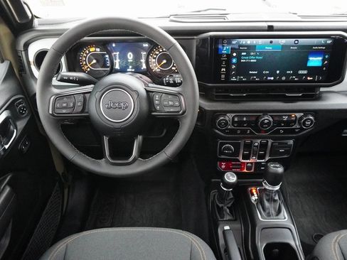 Used 2025 Jeep Wrangler Willys image 21