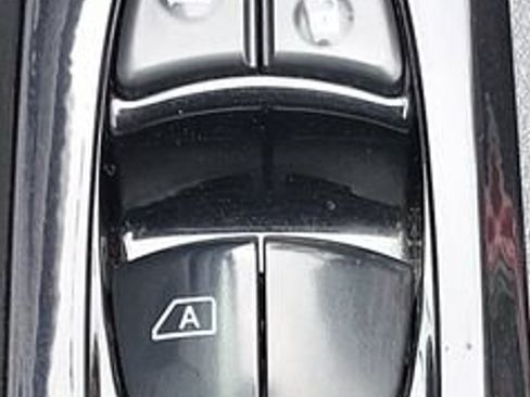 Used 2024 Nissan Altima 2.5 SR FWD image 10