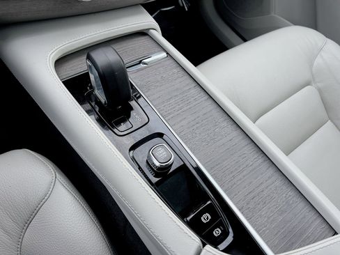 Certified 2023 Volvo XC90 B6 Plus w/ Protection Package Premier image 22