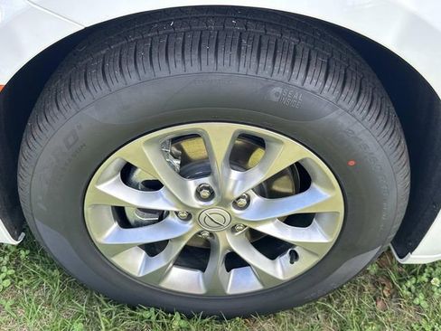 New 2026 Chrysler Pacifica Limited w/ Trailer Tow Group image 5