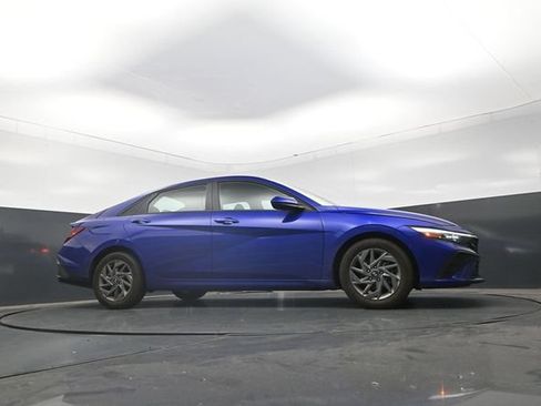 Used 2024 Hyundai Elantra SEL FWD image 28