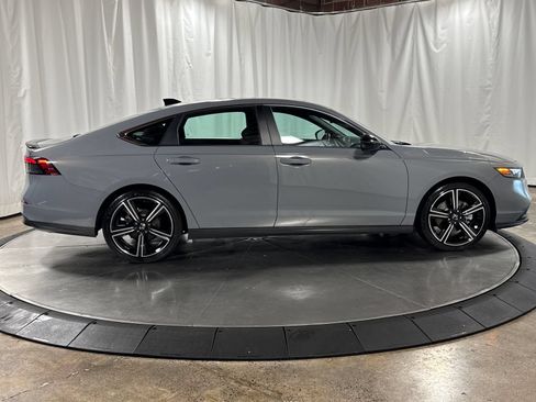 Used 2023 Honda Accord Sport image 6