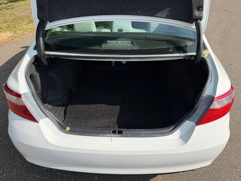 Used 2017 Toyota Camry LE FWD image 4