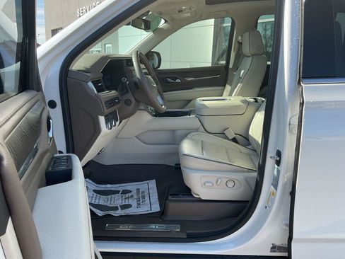 Used 2023 GMC Yukon XL Denali image 9