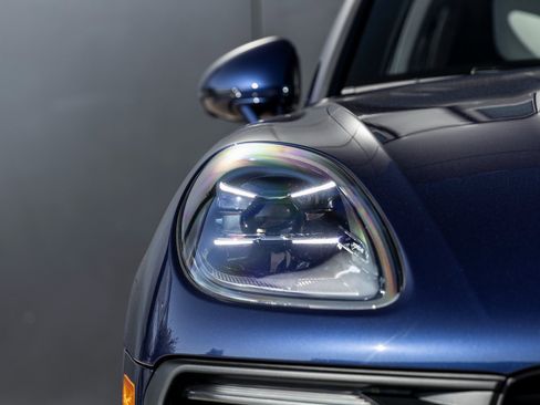 New 2026 Porsche Macan image 18