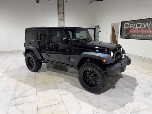 Used 2016 Jeep Wrangler Unlimited Rubicon w/ Connectivity Group AWD/4WD image 3