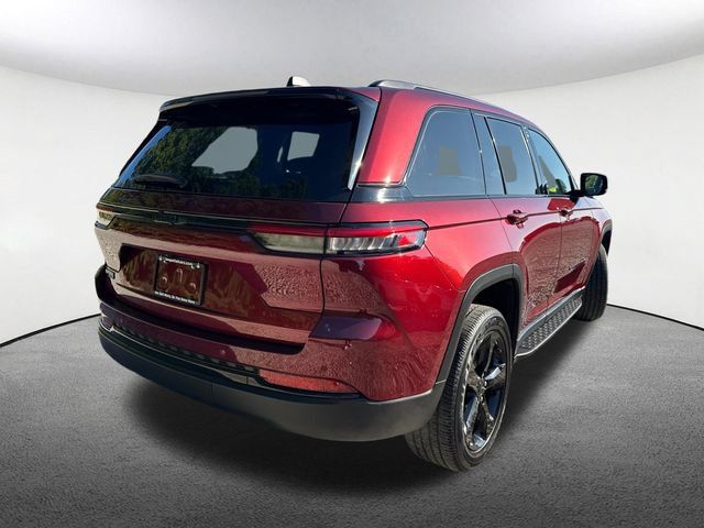 Used 2023 Jeep Grand Cherokee Altitude RWD image 14