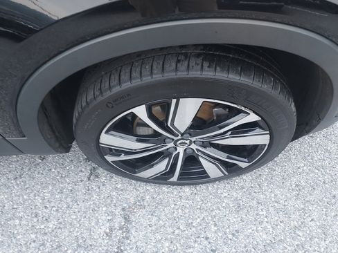 Used 2021 Volvo XC40 P8 Recharge image 12