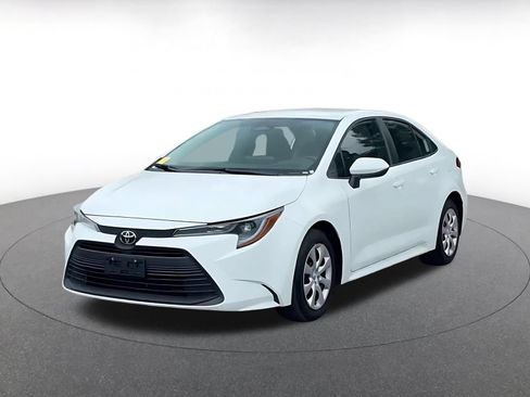 Used 2025 Toyota Corolla LE FWD image 6