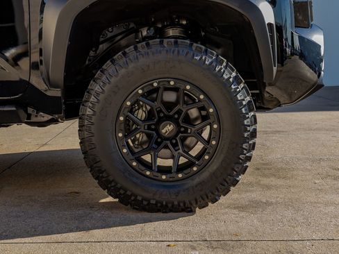 Used 2024 Toyota Tacoma TRD Off-Road AWD/4WD image 11