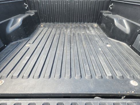 Used 2018 Toyota Tacoma SR5 RWD image 32