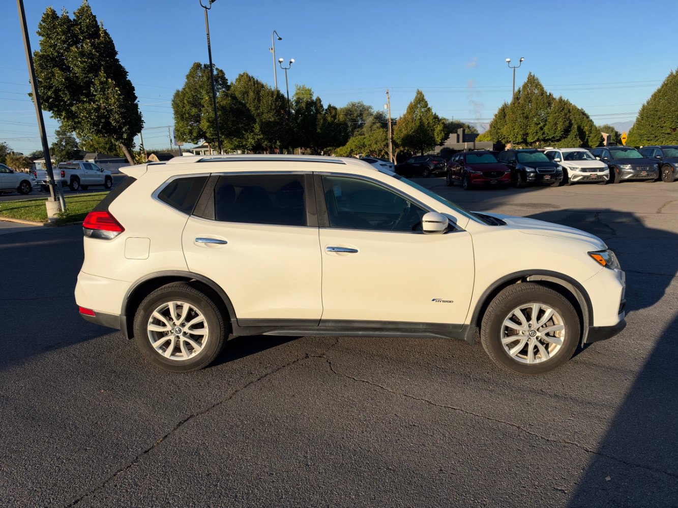 Used 2017 Nissan Rogue SV AWD/4WD image 6