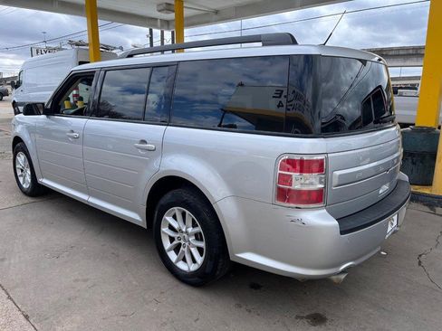 Used 2019 Ford Flex SE image 4