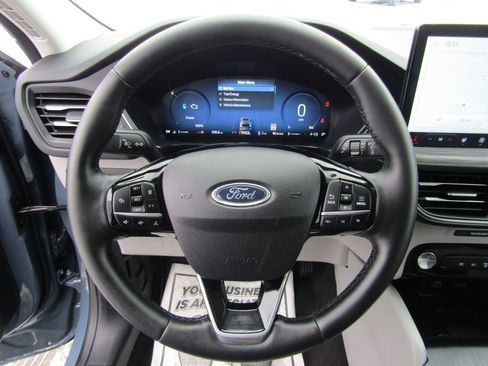 Used 2025 Ford Escape SE w/ PHEV Premium Package FWD image 11