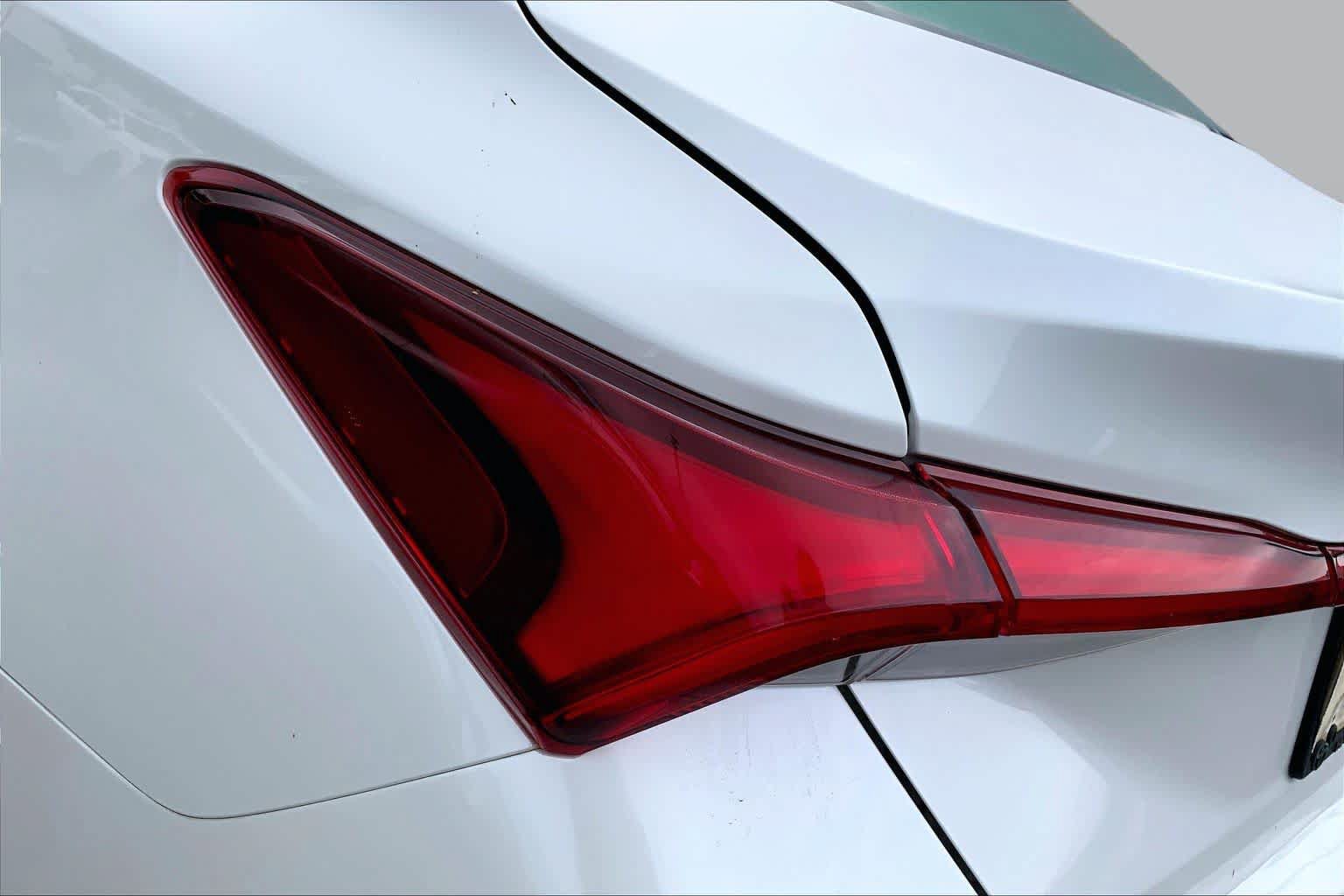Used 2019 Toyota Avalon XLE w/ Moonroof Package FWD image 29