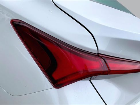 Used 2019 Toyota Avalon XLE w/ Moonroof Package FWD image 29
