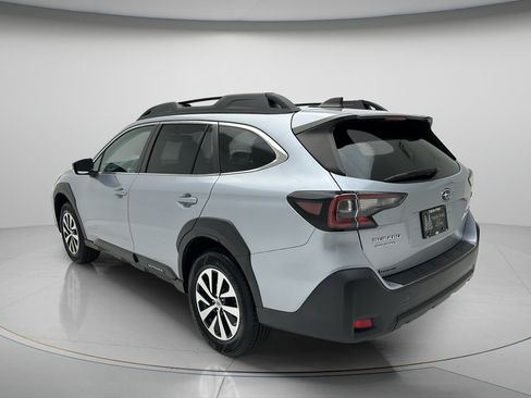 Used 2024 Subaru Outback Premium AWD/4WD image 6