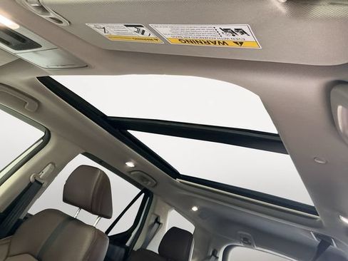 Used 2025 Honda Pilot Elite image 12