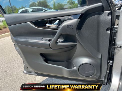 Used 2021 Nissan Rogue Sport SL w/ Premium Package FWD image 11