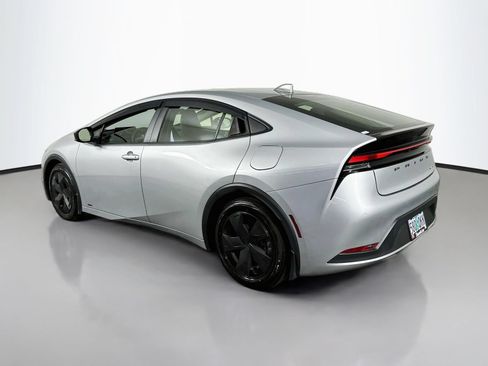 Used 2025 Toyota Prius LE AWD/4WD image 5