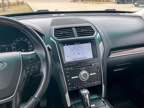 Used 2017 Ford Explorer Platinum image 8